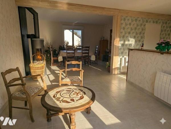  BOURGVALLEES - SAINT SAMSON DE BONFOSSE Centre bourg Pavillon avec vie de plain pied - 4 chambres