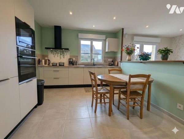  BOURGVALLEES - SAINT SAMSON DE BONFOSSE Centre bourg Pavillon avec vie de plain pied - 4 chambres