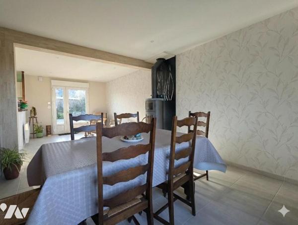  BOURGVALLEES - SAINT SAMSON DE BONFOSSE Centre bourg Pavillon avec vie de plain pied - 4 chambres