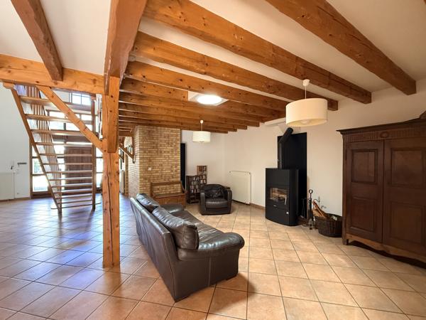 Ancienne grange réhabilitée au cœur d’Aubière – 190 m² – Cour – Jardin