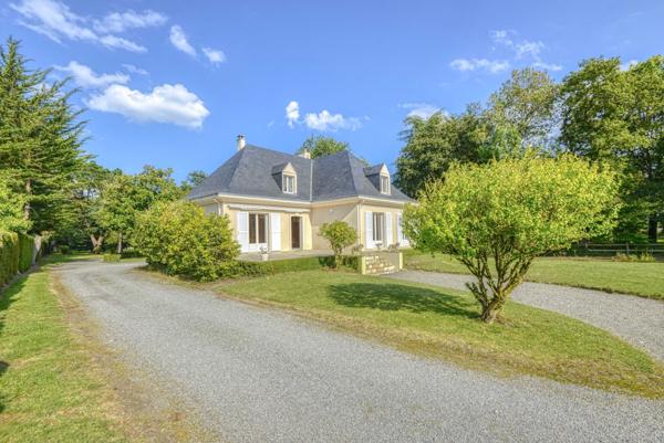 Vente Maison270 m² - 7 Pièces - LES SORINIERES (44840)