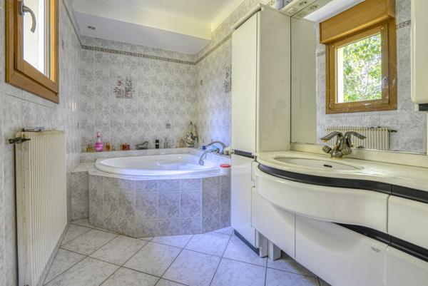 Vente Maison270 m² - 7 Pièces - LES SORINIERES (44840)