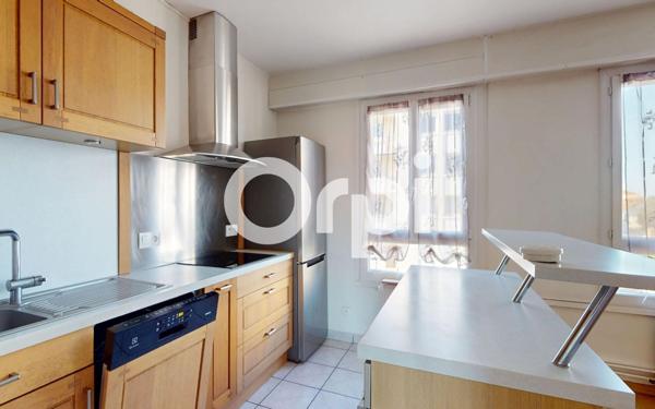 Appartement à vendre    3 pièces • 75 m2 Bron