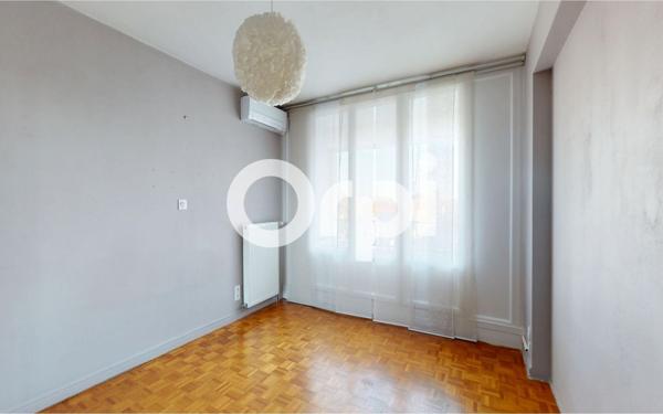 Appartement à vendre    3 pièces • 75 m2 Bron
