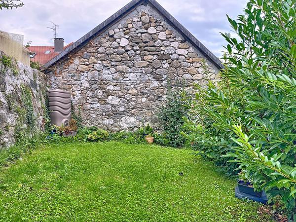QUINTAL _ Charmante maison de village 5 pièces de 291,20 m² (dont 142,40 m² habitable), à vendre