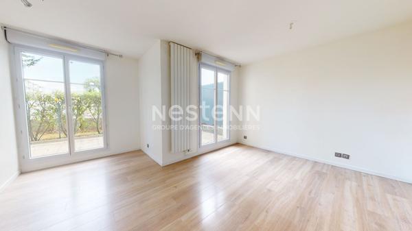 A vendre à MORANGIS, appartement de 4 pièces avec deux terrasses, box double en sous-sol et place de parking extérieure privative