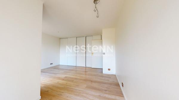 A vendre à MORANGIS, appartement de 4 pièces avec deux terrasses, box double en sous-sol et place de parking extérieure privative