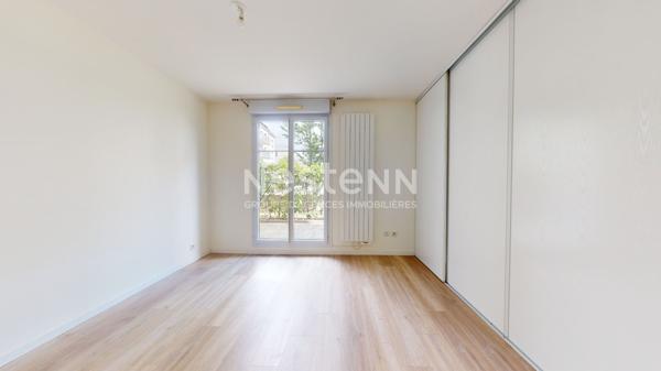 A vendre à MORANGIS, appartement de 4 pièces avec deux terrasses, box double en sous-sol et place de parking extérieure privative