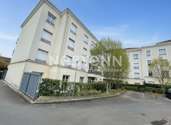 A vendre à MORANGIS, appartement de 4 pièces avec deux terrasses, box double en sous-sol et place de parking extérieure privative
