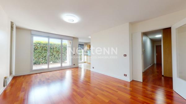 A vendre à MORANGIS, appartement de 4 pièces avec deux terrasses, box double en sous-sol et place de parking extérieure privative