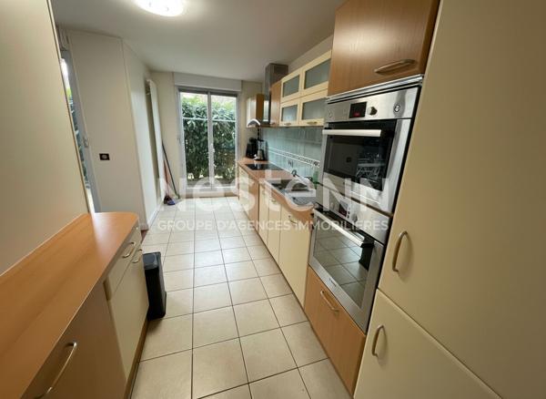 A vendre à MORANGIS, appartement de 4 pièces avec deux terrasses, box double en sous-sol et place de parking extérieure privative