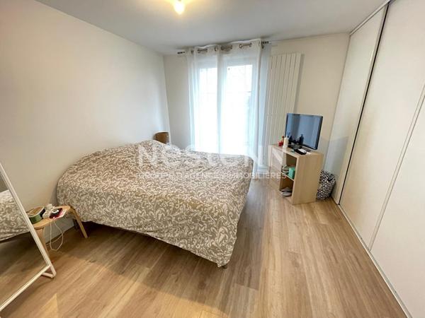 A vendre à MORANGIS, appartement de 4 pièces avec deux terrasses, box double en sous-sol et place de parking extérieure privative
