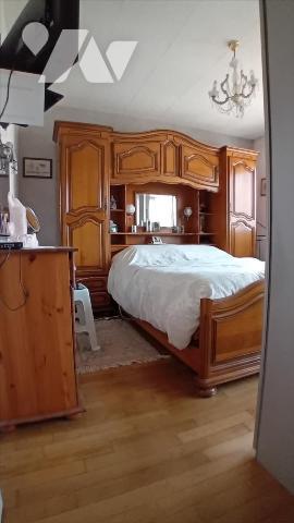 BREIL SUR MERIZE, pavillon de 1970 sur sous-sol total avec  4 chambres.
