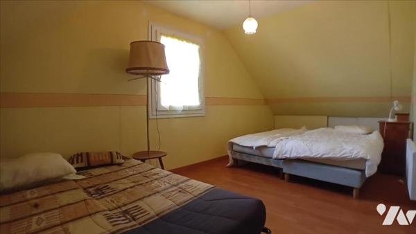 BREIL SUR MERIZE, pavillon de 1970 sur sous-sol total avec  4 chambres.