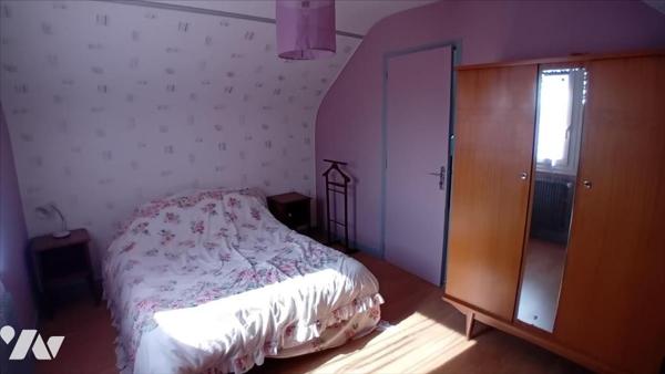 BREIL SUR MERIZE, pavillon de 1970 sur sous-sol total avec  4 chambres.