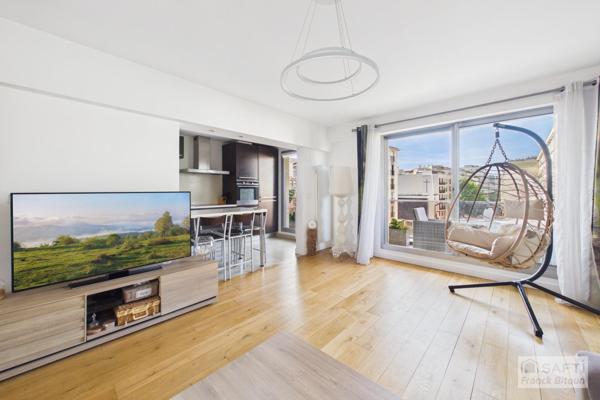 4 PIÈCES MODERNE SANS VIS-À-VIS AVEC BALCON, CAVE ET PARKING.