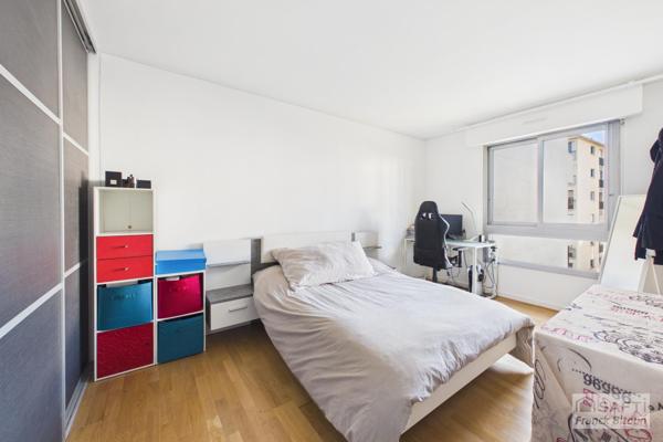 4 PIÈCES MODERNE SANS VIS-À-VIS AVEC BALCON, CAVE ET PARKING.