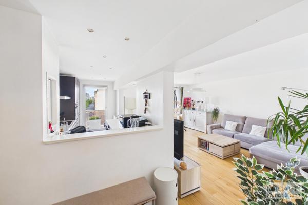 4 PIÈCES MODERNE SANS VIS-À-VIS AVEC BALCON, CAVE ET PARKING.