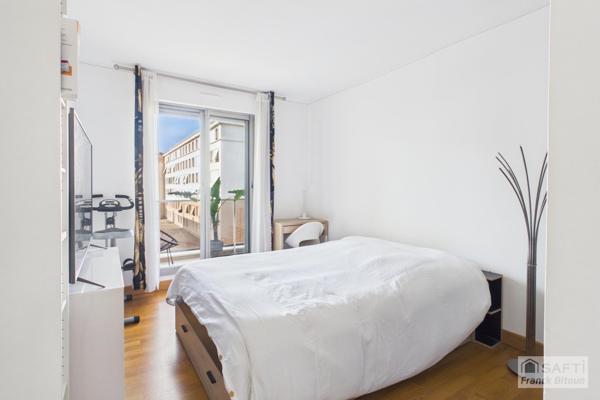 4 PIÈCES MODERNE SANS VIS-À-VIS AVEC BALCON, CAVE ET PARKING.