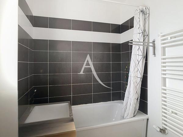 LHERM - Maison mitoyenne de Type 5 en R+1 - 5 pièces 98 m²