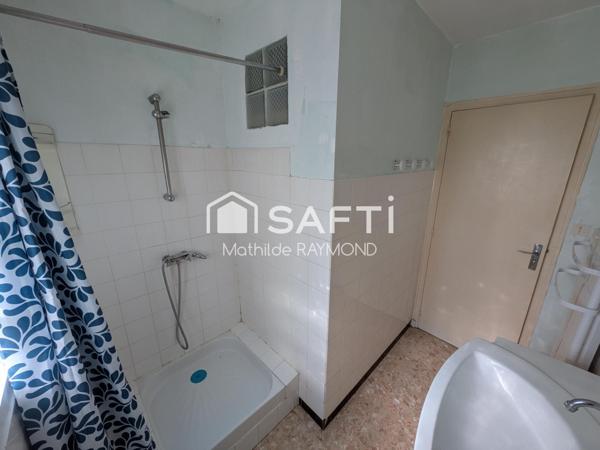 Maisonnette avec du charme et fort potentiel