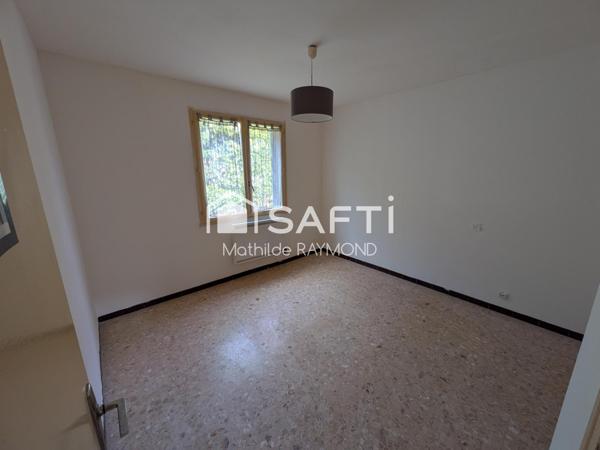 Maisonnette avec du charme et fort potentiel