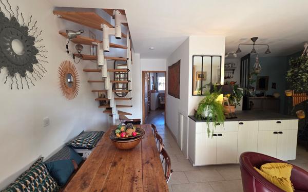 Appartement à vendre    4 pièces • 104 m2 Lambesc