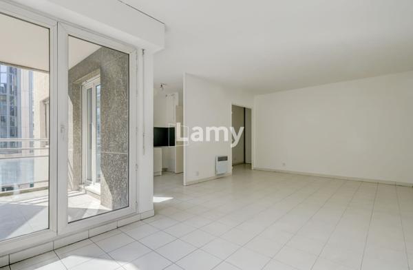 Prado/périer t3 terrassse sud et balcon