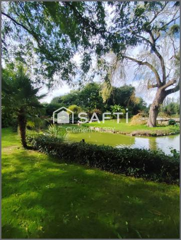 Venez découvrir cette maison pleine de charme, nichée sur un terrain exceptionnel avec son bel étang privatif !