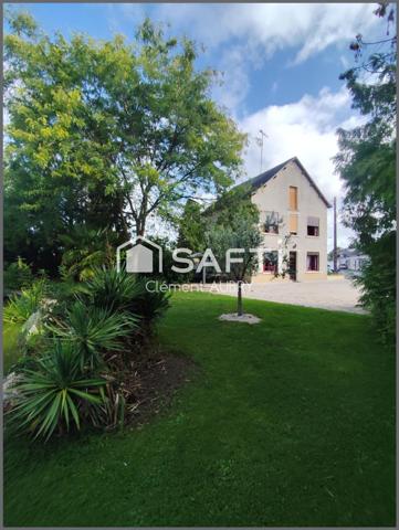 Venez découvrir cette maison pleine de charme, nichée sur un terrain exceptionnel avec son bel étang privatif !