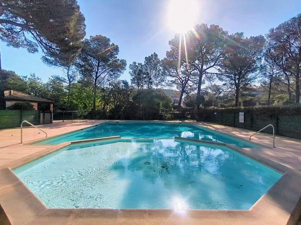 Saint-Aygulf centre ville T2+Mezzanine garage piscine tennis