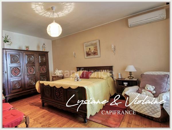 MAISON DE CAMPAGNE DE PLAIN-PIED AVEC VUE PANORAMIQUE SUR LES PYRENEES ET LE CANIGOU.