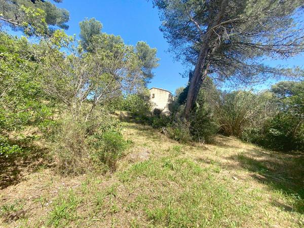 Maison de 150M2 (+ garage de 90 m2 aménageable) sur un terrain de 3 400m2 - Secteur de la Treille