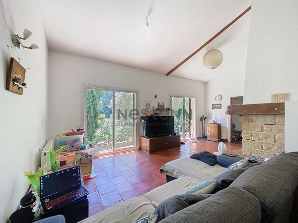 Maison de 150M2 (+ garage de 90 m2 aménageable) sur un terrain de 3 400m2 - Secteur de la Treille