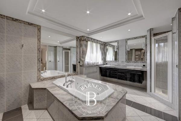 Prévessin-Moëns, Appartement 5 Chambres -  349 m² à vendre