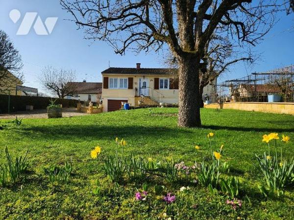 À vendre à Jessains, idéalement située à 8 km du lac de Dienville, 20 minutes de la Forêt d'Ori...