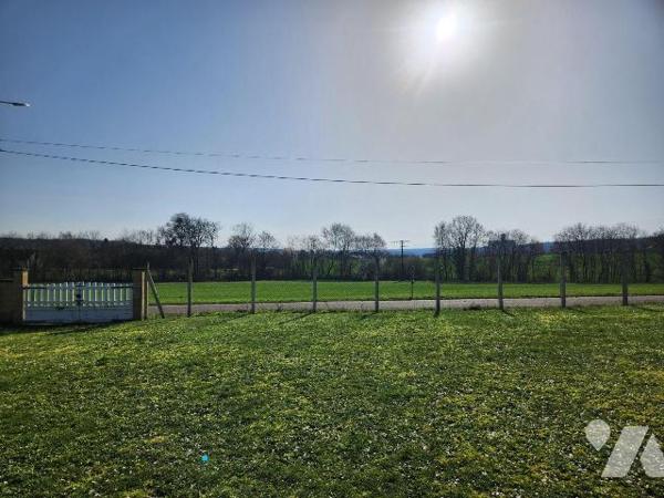 À vendre à Jessains, idéalement située à 8 km du lac de Dienville, 20 minutes de la Forêt d'Ori...
