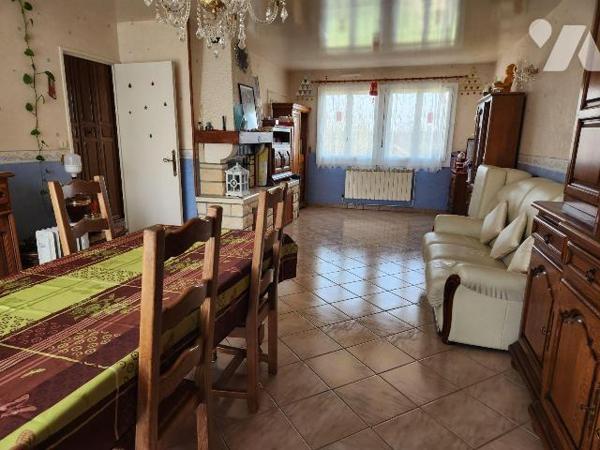 À vendre à Jessains, idéalement située à 8 km du lac de Dienville, 20 minutes de la Forêt d'Ori...