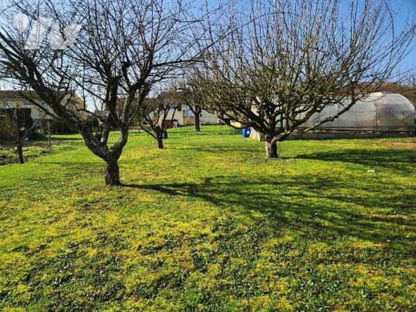 À vendre à Jessains, idéalement située à 8 km du lac de Dienville, 20 minutes de la Forêt d'Ori...