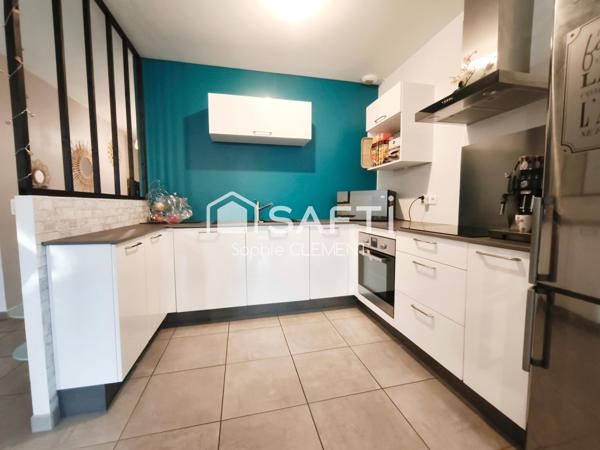 Maison moderne de plain pied avec 3 chambres et jardin