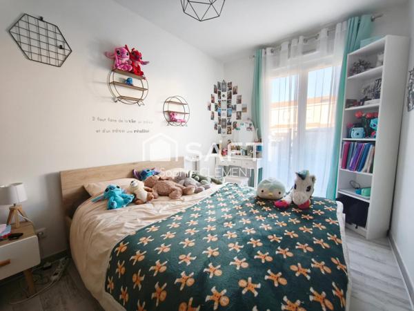 Maison moderne de plain pied avec 3 chambres et jardin