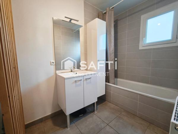 Maison moderne de plain pied avec 3 chambres et jardin