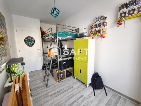 Maison moderne de plain pied avec 3 chambres et jardin