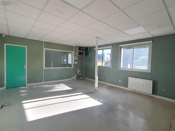 Entrepôt et bureaux à vendre à Cherré-Au dans la Sarthe (72400), ref : 474