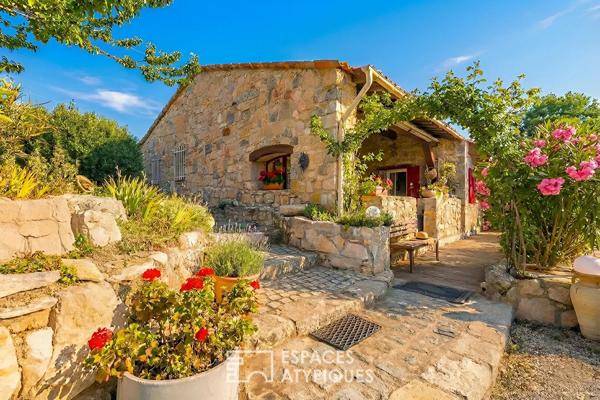 Charme de la pierre et confort de plain-pied avec piscine