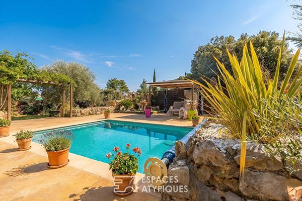 Charme de la pierre et confort de plain-pied avec piscine