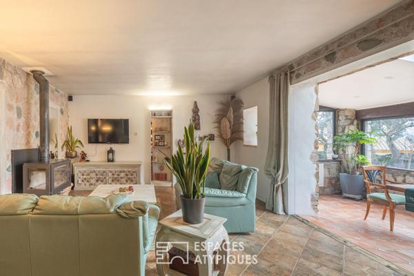 Charme de la pierre et confort de plain-pied avec piscine