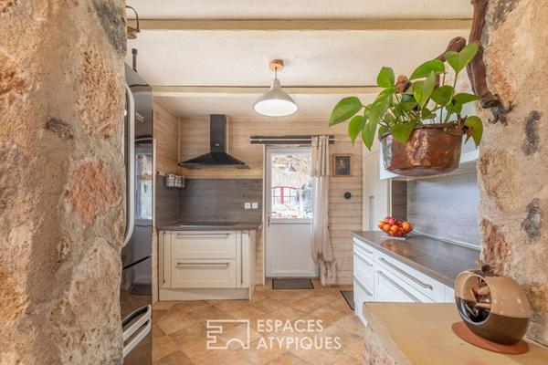 Charme de la pierre et confort de plain-pied avec piscine