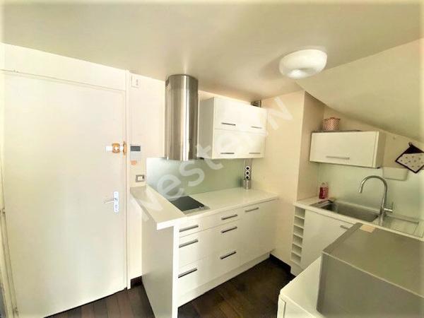 HYPER CENTRE DE REIMS - TYPE 2 EN DUPLEX MEUBLE + BOX FERME