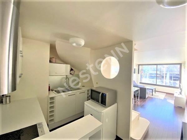HYPER CENTRE DE REIMS - TYPE 2 EN DUPLEX MEUBLE + BOX FERME